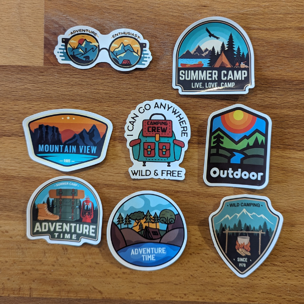 8 stickers autocollant style camping et aventure et découverte petit forma